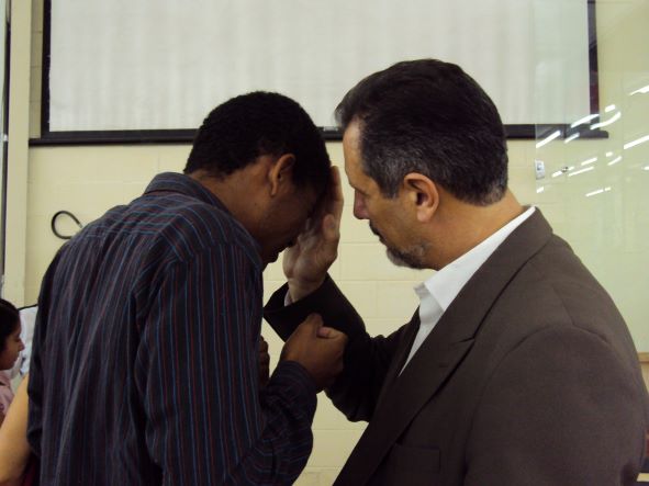 Ap. Paulo Correia - Ministrando na Agua Viva.jpg